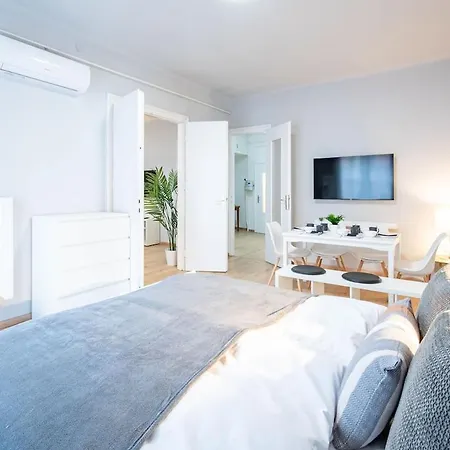 Modern And Comfy Apartment *